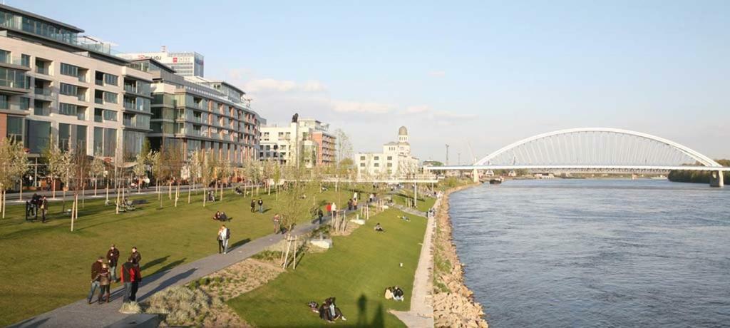 Panorama City Apartment With Free Parking Bratislava Exterior photo