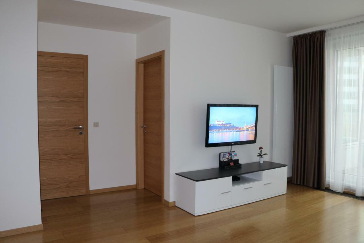 Panorama City Apartment With Free Parking Bratislava Exterior photo